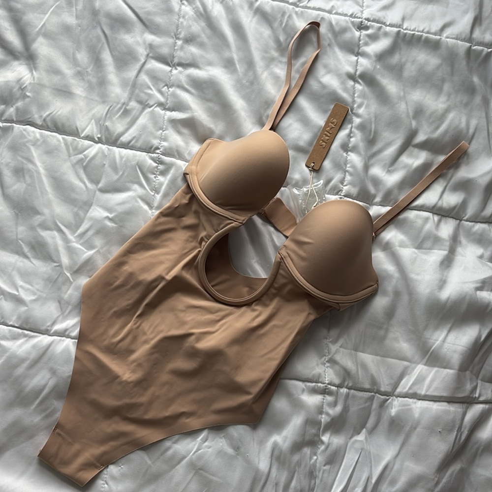 SKIMS NWT Deep Plunge Shapewear